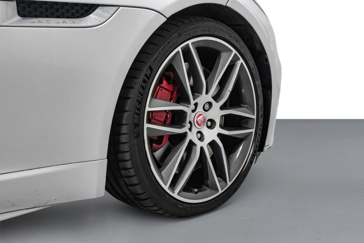 Used 2019 Jaguar F-TYPE R AWD/4WD image 57
