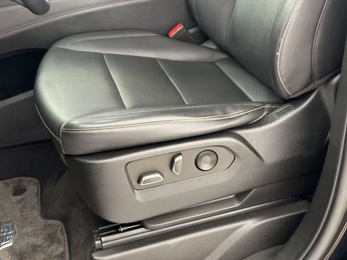 Used 2022 Cadillac Escalade Luxury AWD/4WD image 14
