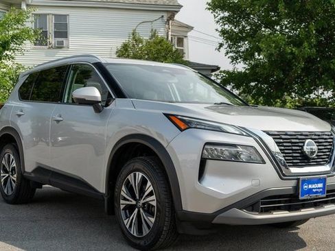 Used 2021 Nissan Rogue SV w/ Premium Package AWD/4WD image 4