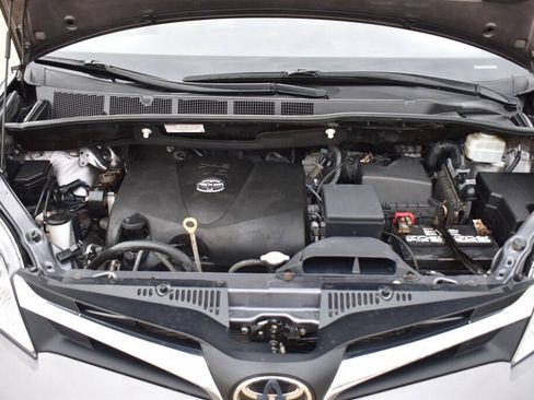 Used 2019 Toyota Sienna LE FWD image 18