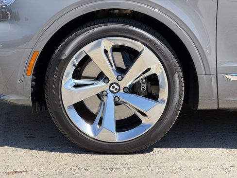 Certified 2025 Bentley Bentayga AWD/4WD image 7