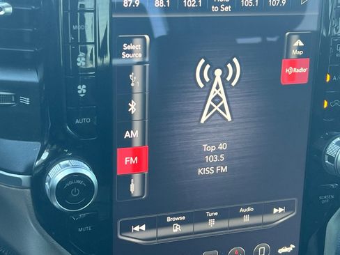 Used 2019 RAM 1500 Laramie AWD/4WD image 18