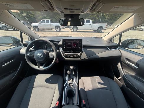 Used 2020 Toyota Corolla LE FWD image 12