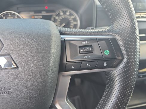 Used 2024 Mitsubishi Outlander SE FWD image 15