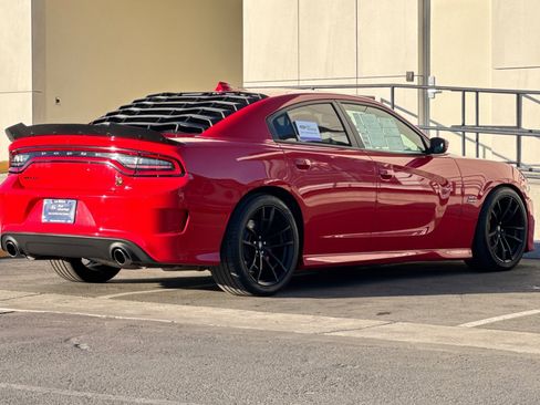 Used 2022 Dodge Charger Scat Pack w/ Dynamics Package image 3