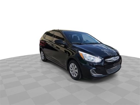 Used 2017 Hyundai Accent SE image 2