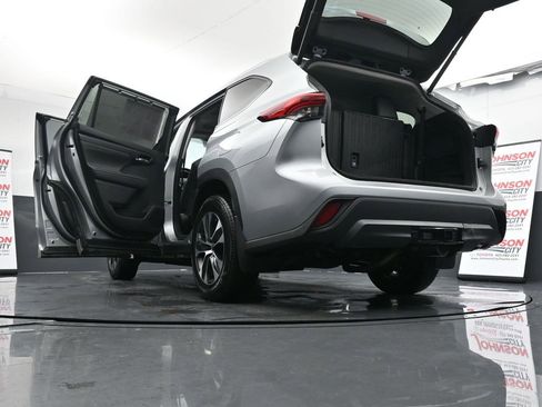 Used 2020 Toyota Highlander XLE image 30