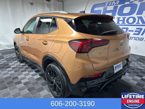 Used 2024 Buick Encore GX Sport Touring image 2
