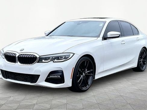 Used 2021 BMW 330i Sedan w/ M Sport Package RWD image 3