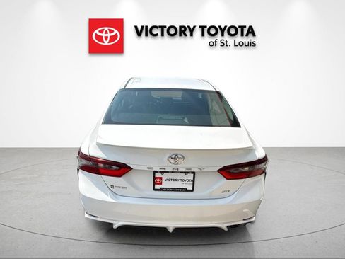 Used 2023 Toyota Camry SE FWD image 4