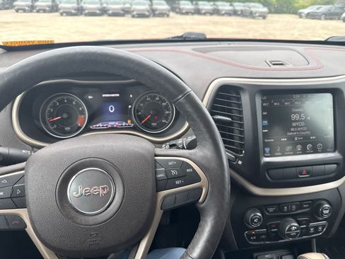 Used 2015 Jeep Cherokee Trailhawk w/ Comfort/Convenience Group AWD/4WD image 18
