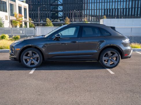 Certified 2026 Porsche Macan AWD/4WD image 2