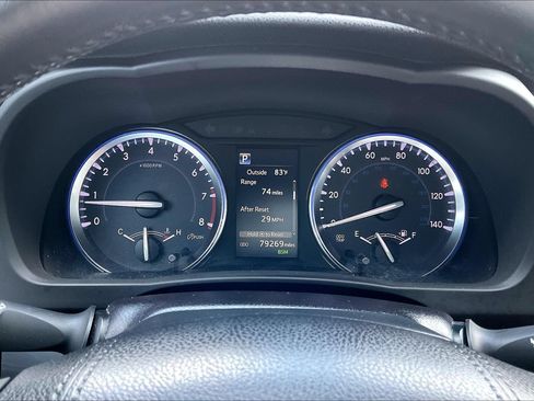 Used 2018 Toyota Highlander SE FWD image 13