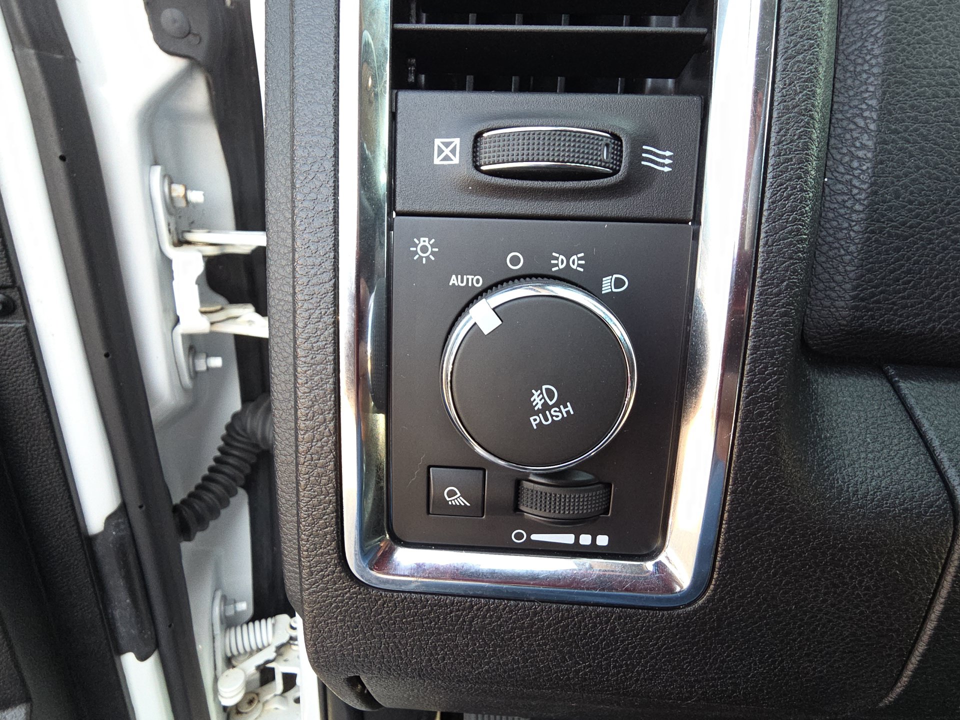 Used 2016 RAM 1500 Laramie w/ Convenience Group AWD/4WD image 21