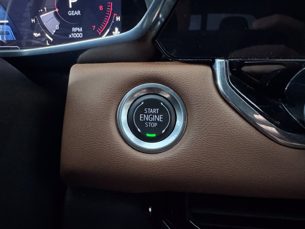 Certified 2024 GMC Canyon AT4 w/ AT4 Premium Package AWD/4WD image 23