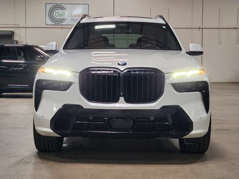 Used 2023 BMW X7 xDrive40i w/ M Sport Package AWD/4WD image 2