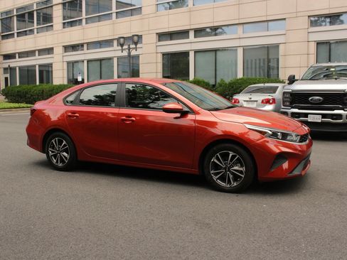 Used 2024 Kia Forte LXS FWD image 2