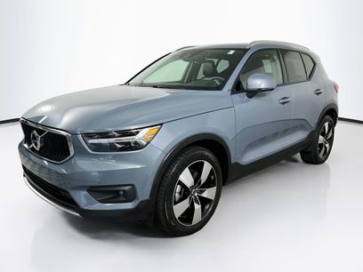 Used 2022 Volvo XC40 T5 Momentum