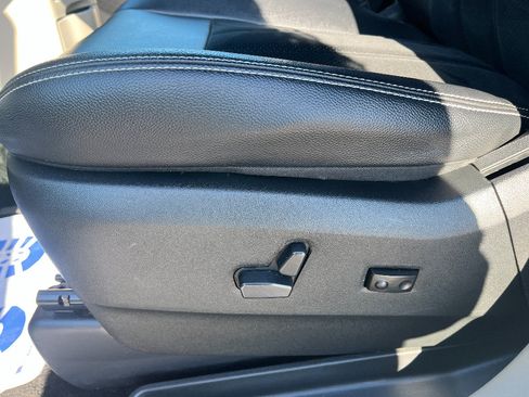 Used 2018 Dodge Grand Caravan SXT image 36