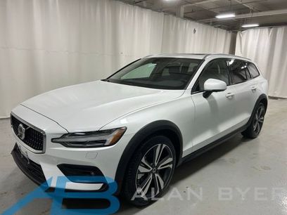 Used 2025 Volvo V60 B5 Cross Country Plus