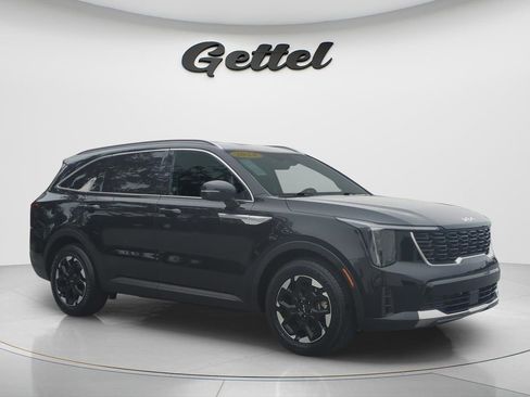 Used 2024 Kia Sorento S image 2
