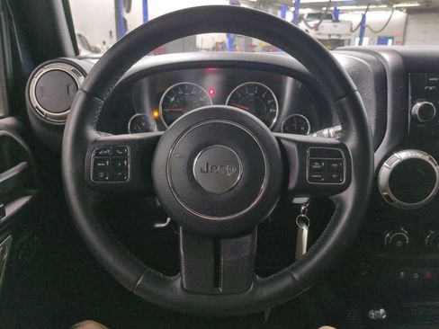 Used 2017 Jeep Wrangler Unlimited Sahara w/ Connectivity Group image 19