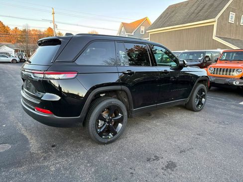 New 2025 Jeep Grand Cherokee 4WD image 2