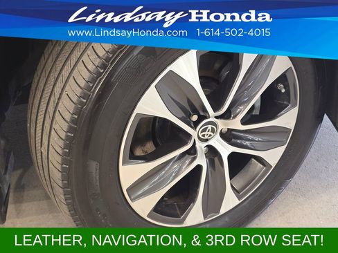 Used 2021 Toyota Highlander XLE AWD/4WD image 25