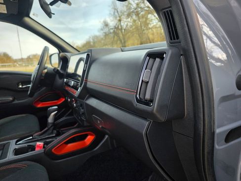 Used 2025 Nissan Frontier PRO-4X image 12