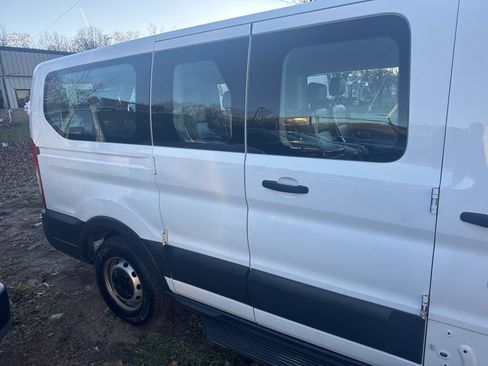 Used 2017 Ford Transit 150 XL image 4