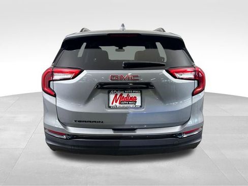 Used 2024 GMC Terrain SLE w/ Elevation Edition FWD image 6