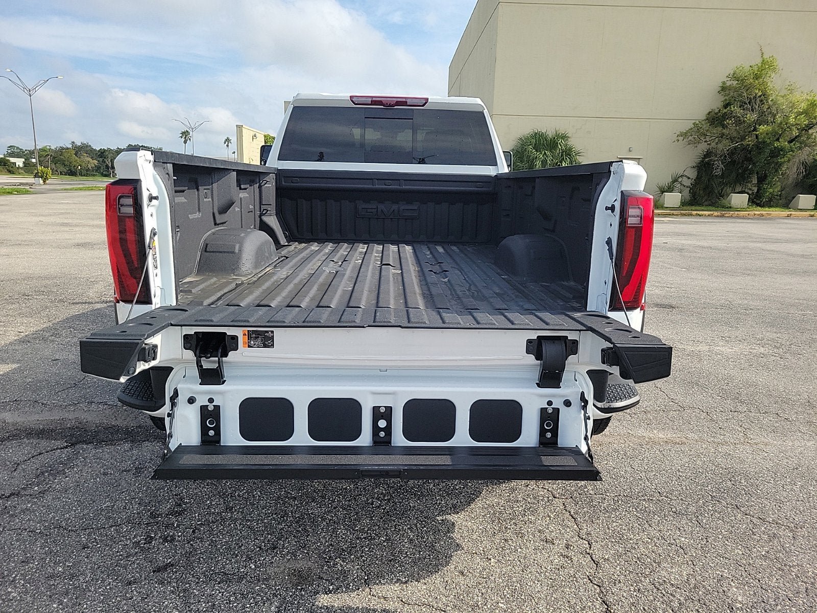 Used 2026 GMC Sierra 3500 Denali w/ Denali Reserve Package AWD/4WD image 8