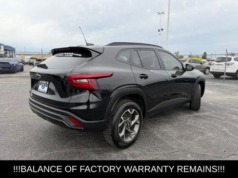 Used 2025 Chevrolet Trax LT FWD image 9