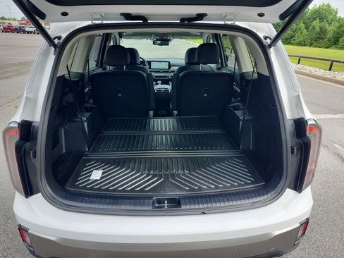 Used 2025 Kia Telluride EX w/ EX Captain's Chair Package AWD/4WD image 6