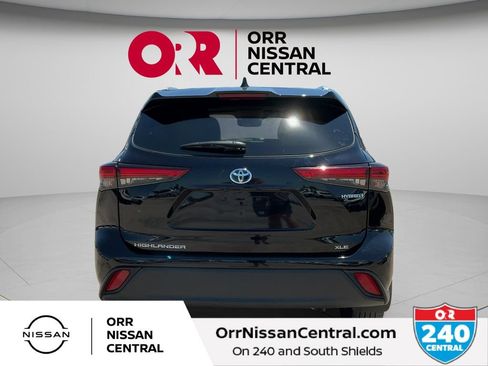 Used 2023 Toyota Highlander XLE AWD/4WD image 6