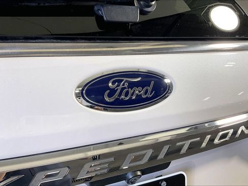 Used 2018 Ford Expedition Limited w/ Equipment Group 301A AWD/4WD image 41