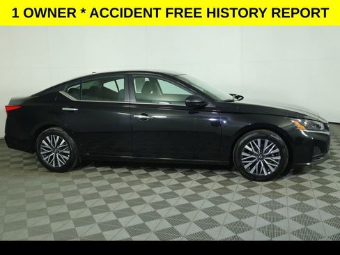 Used 2025 Nissan Altima 2.5 SV image 2