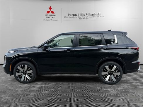 New 2025 Mitsubishi Outlander SE image 8