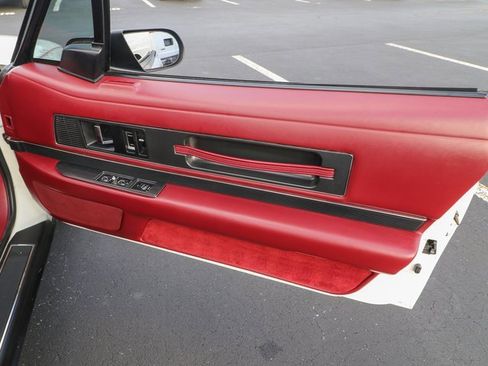 Used 1990 Buick Reatta Convertible image 21