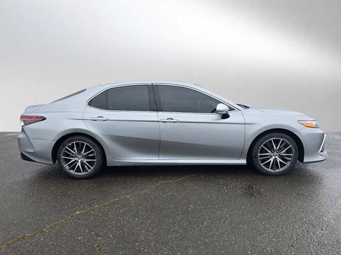 Used 2024 Toyota Camry XLE image 2