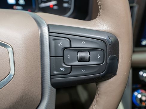 Used 2021 GMC Yukon Denali w/ Denali Premium Package image 30