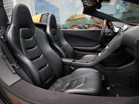 Used 2015 McLaren 650S Spider image 11