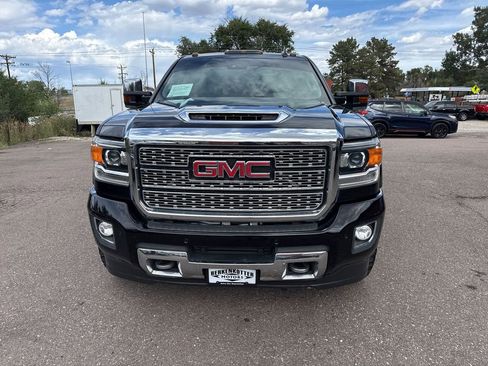 Used 2019 GMC Sierra 2500 Denali w/ Duramax Plus Package AWD/4WD image 2