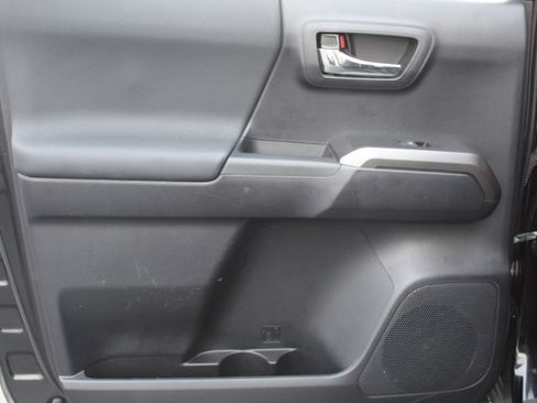 Used 2021 Toyota Tacoma TRD Off-Road image 24