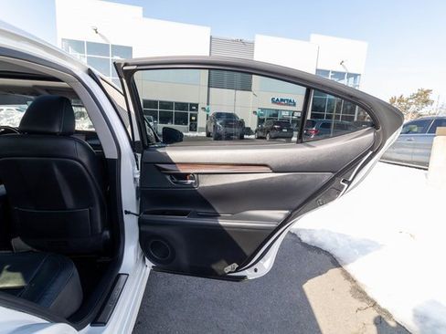 Used 2016 Lexus ES 350 w/ Luxury Package w/Wood Trim image 52