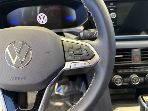 Certified 2024 Volkswagen Taos SE AWD/4WD image 16