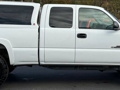 Used 2005 Chevrolet Silverado 2500 LS RWD image 8