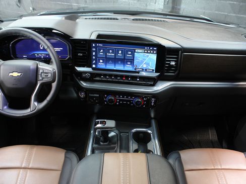Used 2025 Chevrolet Silverado 1500 High Country w/ High Country Premium Package AWD/4WD image 30