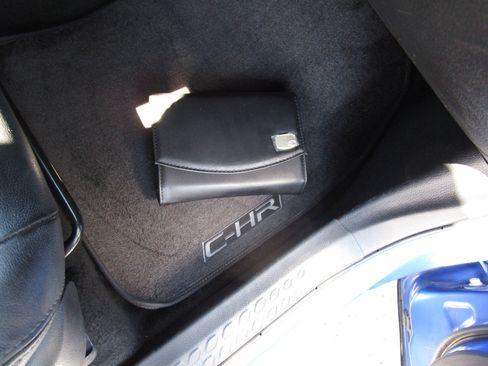 Used 2019 Toyota C-HR Limited image 29