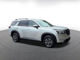 Used 2025 Nissan Pathfinder SV FWD video 2